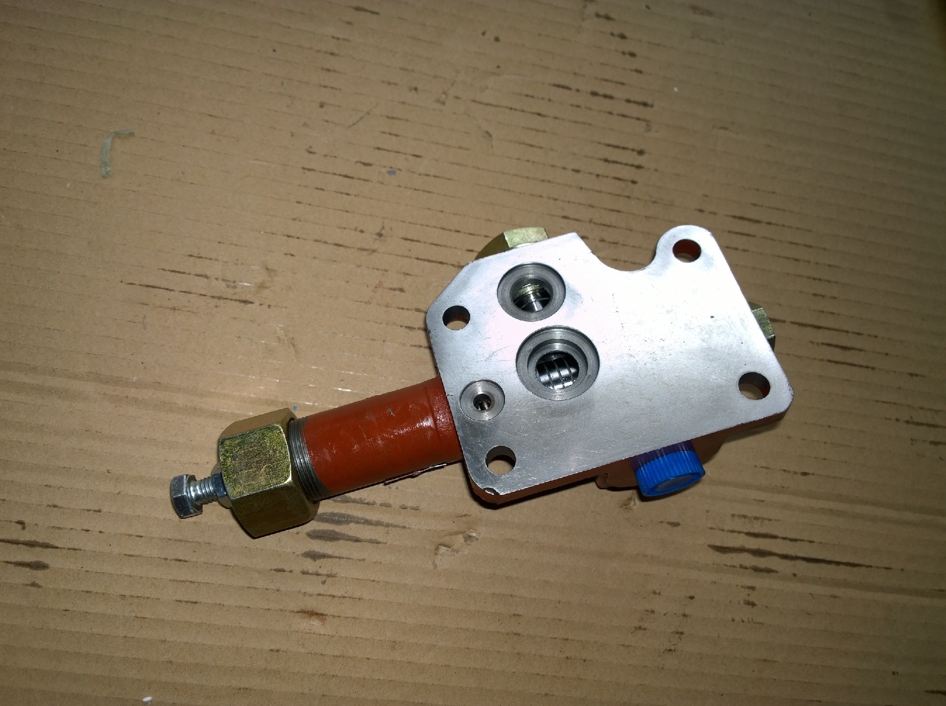 Liugong part SP104528 Pressure reducing valve