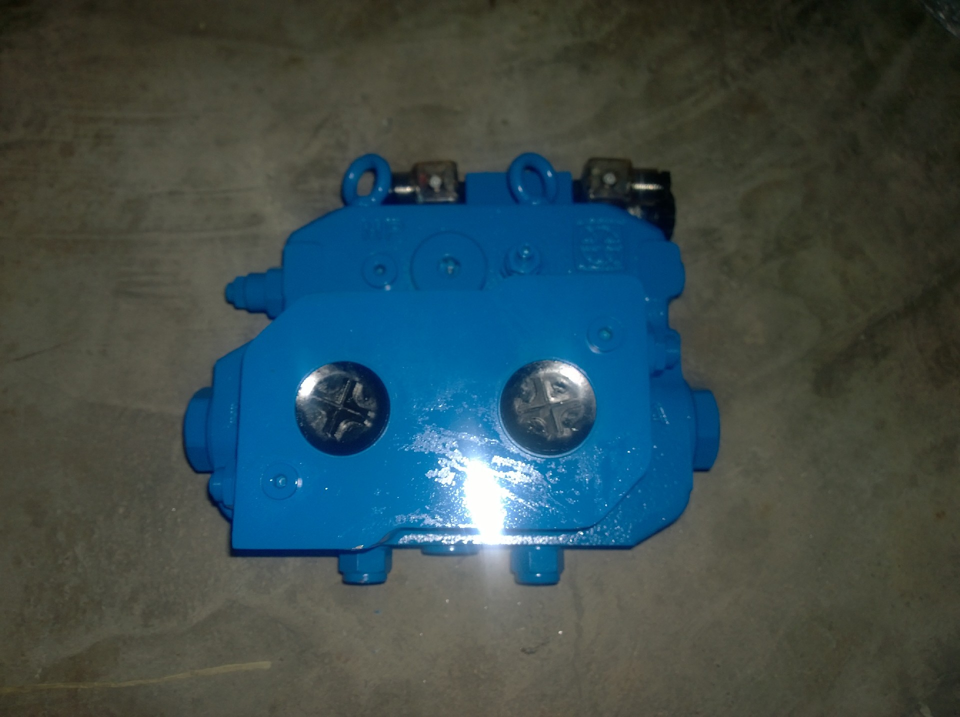 Liugong part 4120008414 electro-hydraulic directional valve