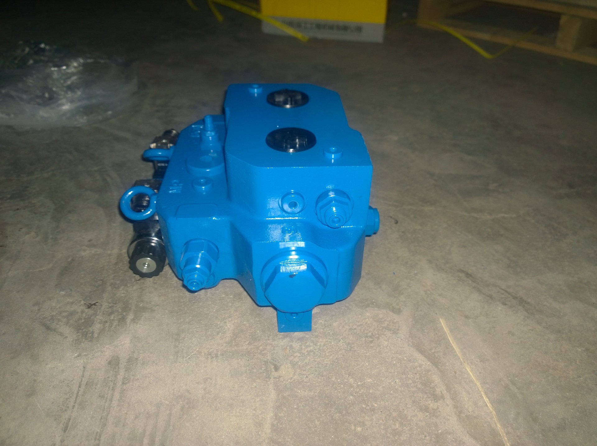 Liugong part 4120008414 electro-hydraulic directional valve