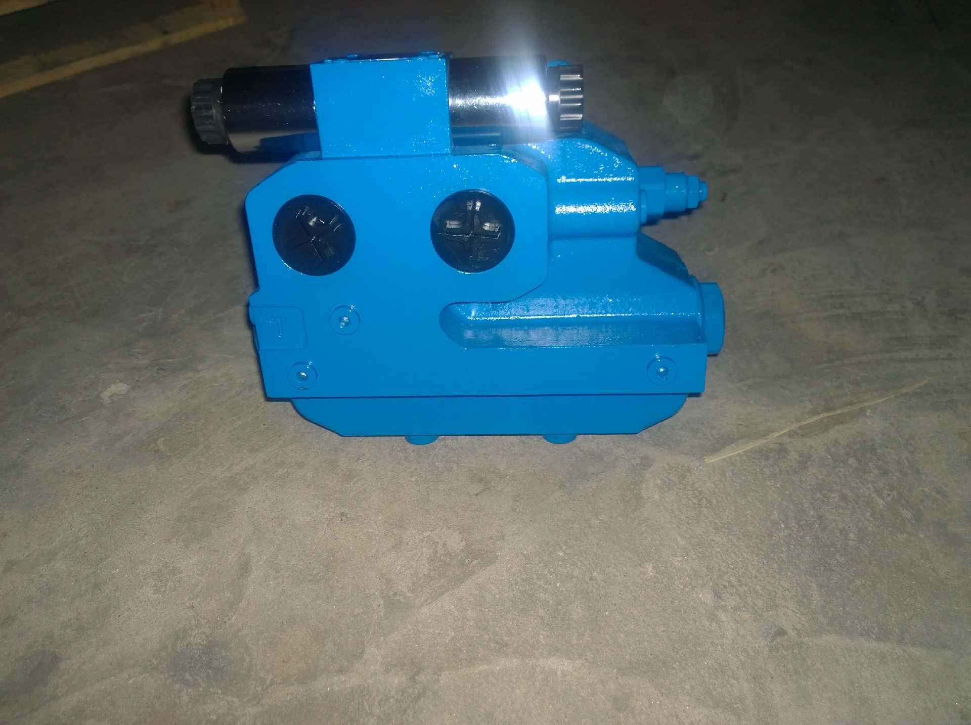 Liugong part 4120008414 electro-hydraulic directional valve