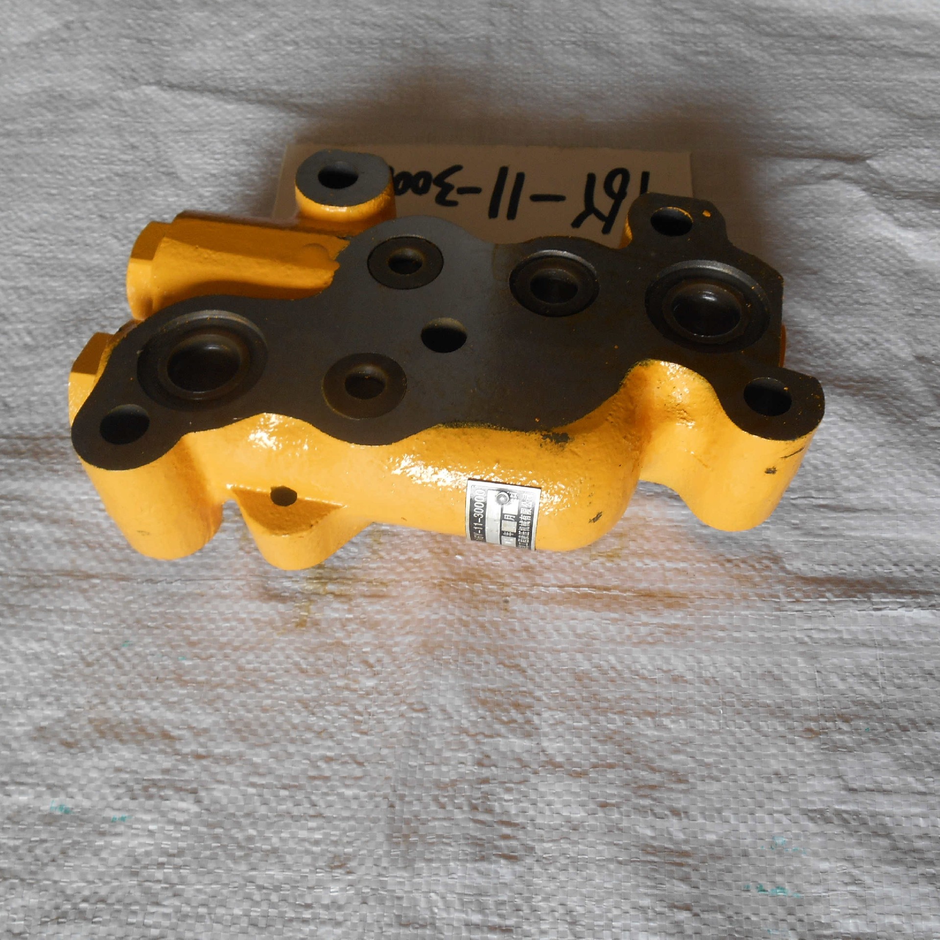 Liugong part 16Y-11-30000 combination valve