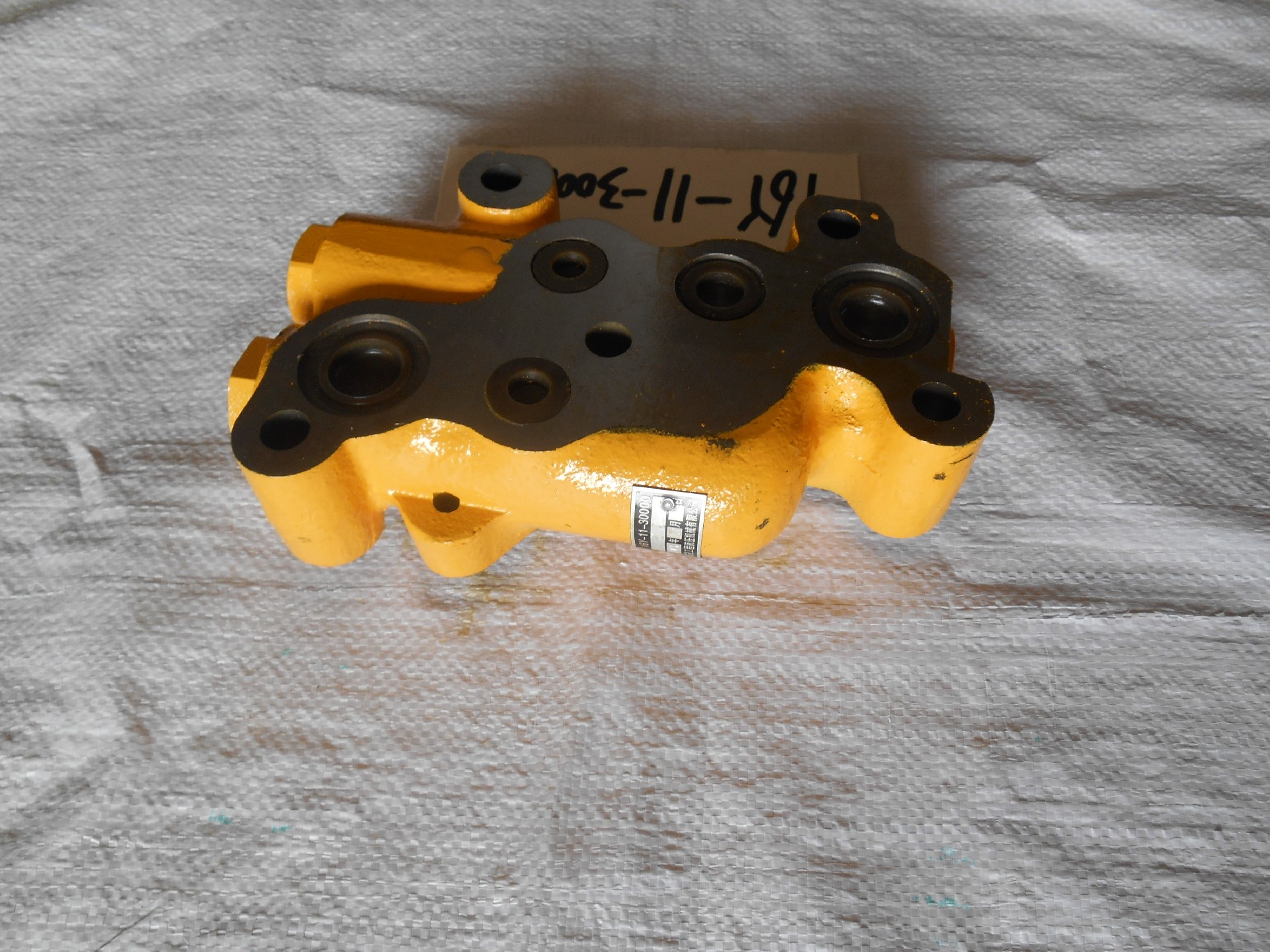 Liugong part 16Y-11-30000 combination valve