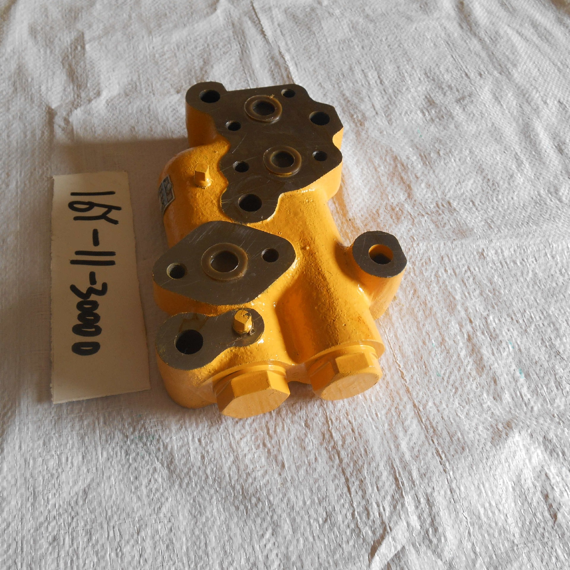 Liugong part 16Y-11-30000 combination valve