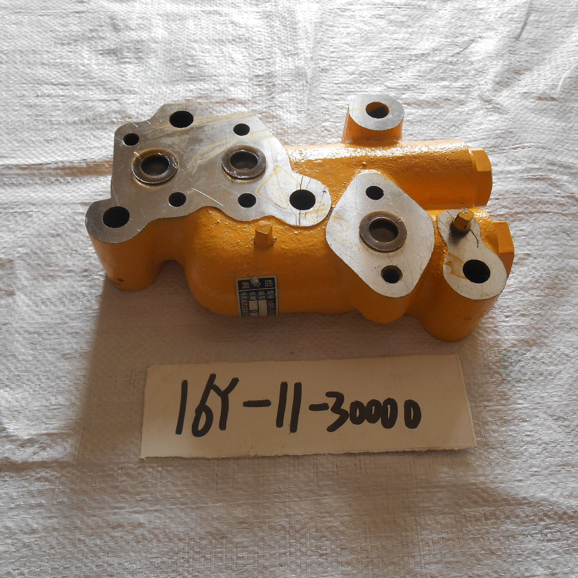 Liugong part 16Y-11-30000 combination valve