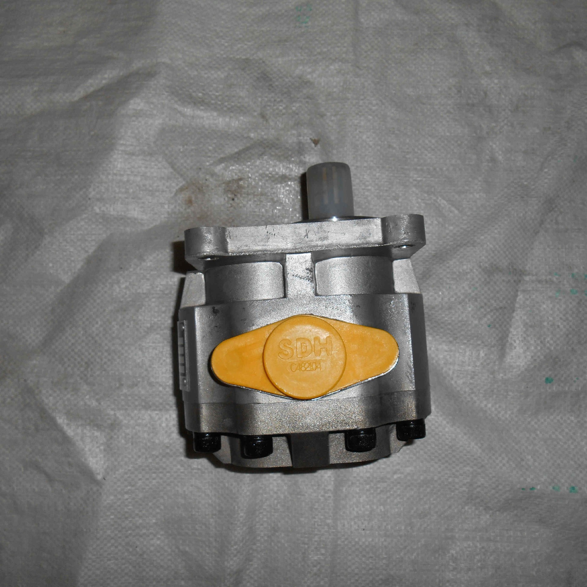 Liugong part 16Y-75-24000 variable speed oil pump 5kg