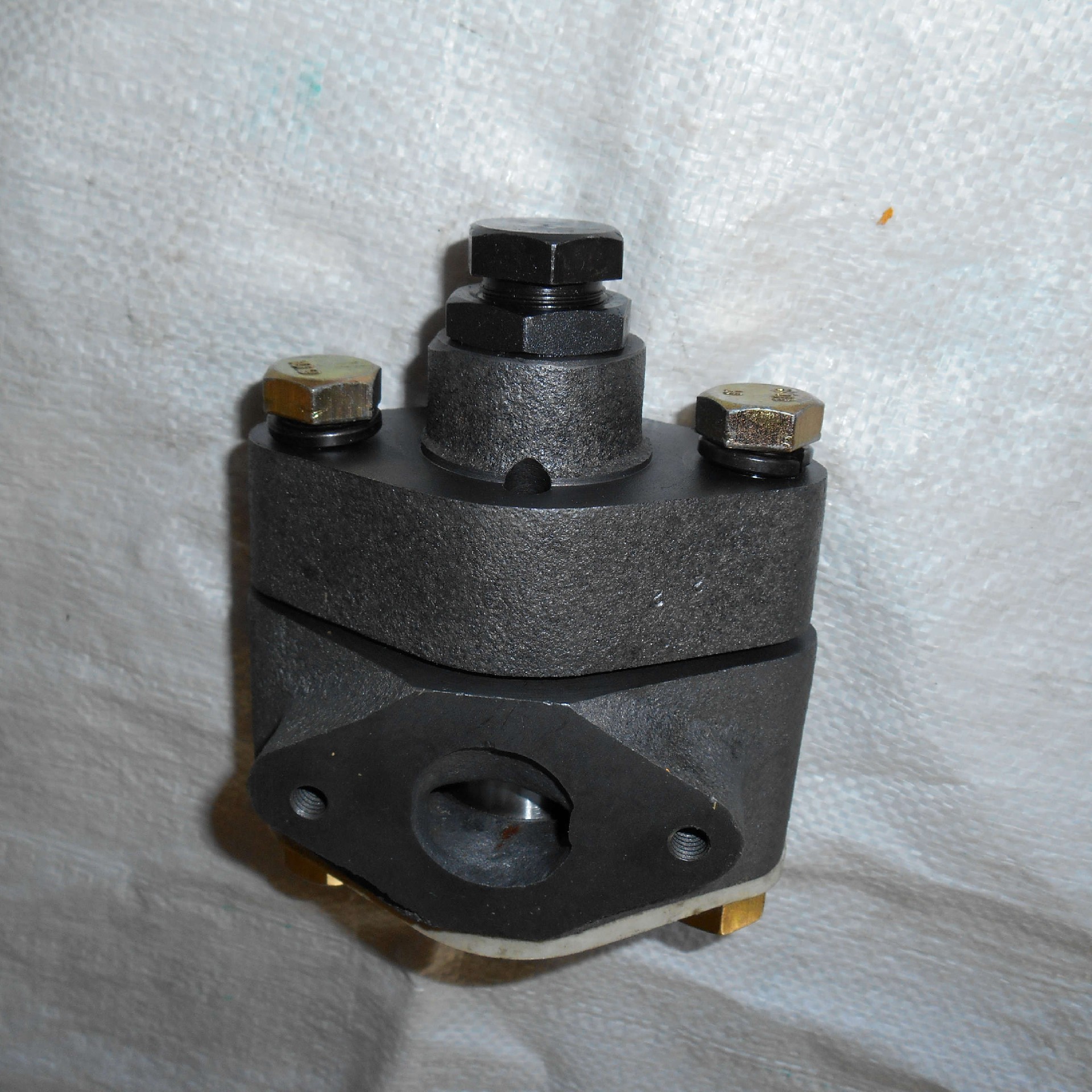 Liugong part 701-30-51002 overflow valve component 3kg