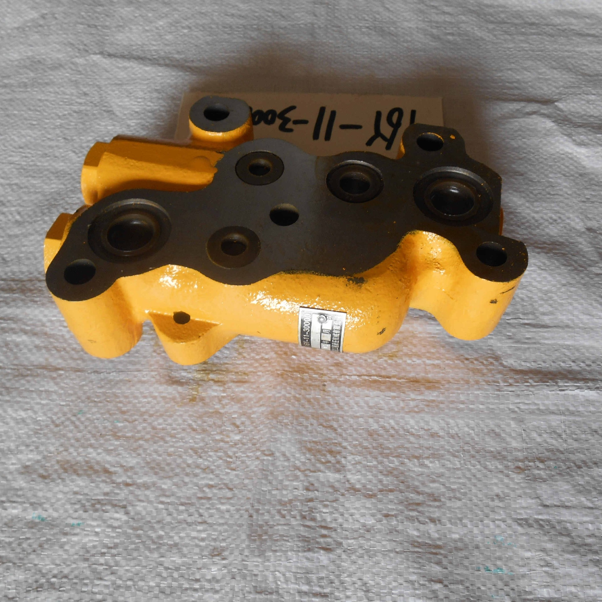 Liugong part Combination valve 16Y-11-30000 (2)