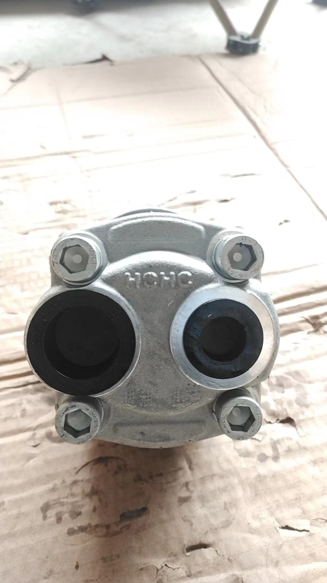 Liugong part 11K2042-Gear pump