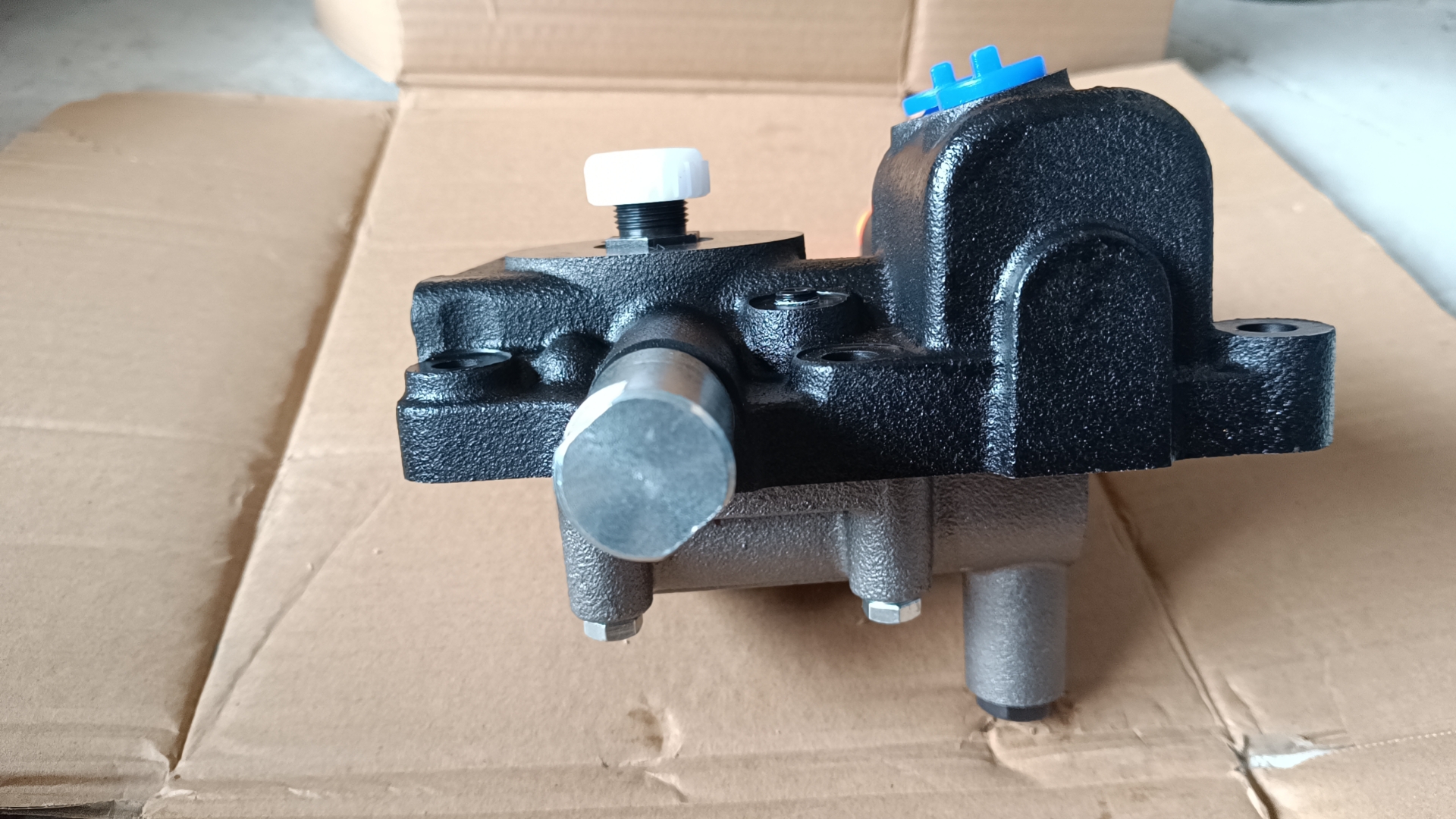 Liugong part SP115726-Cover and control valve