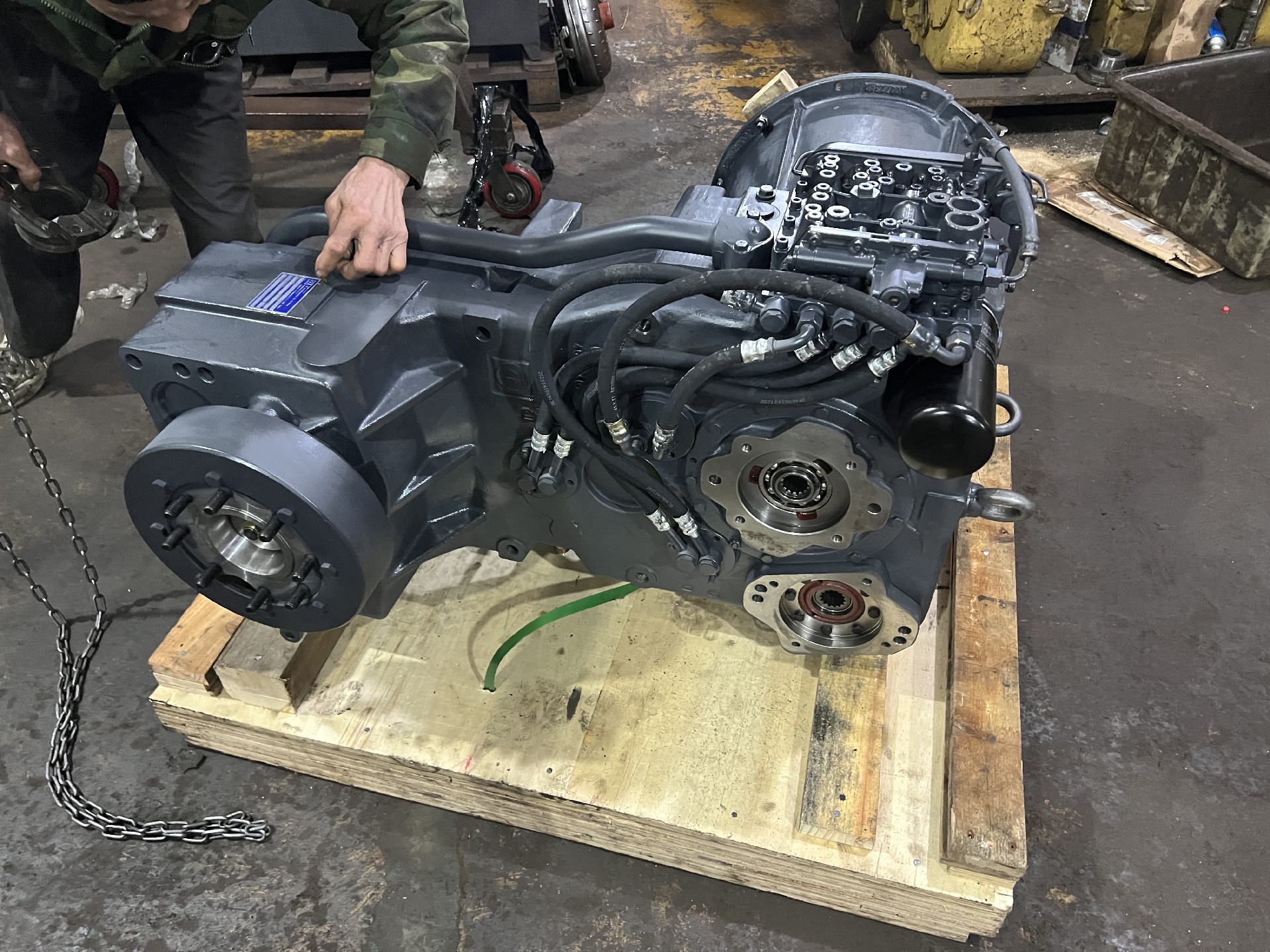 Liugong part 4WG200  gearbox