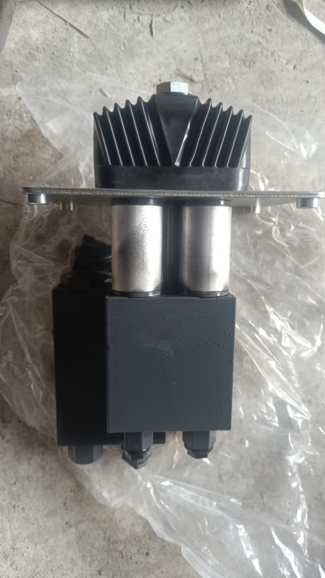 Liugong part 12C0019 valve