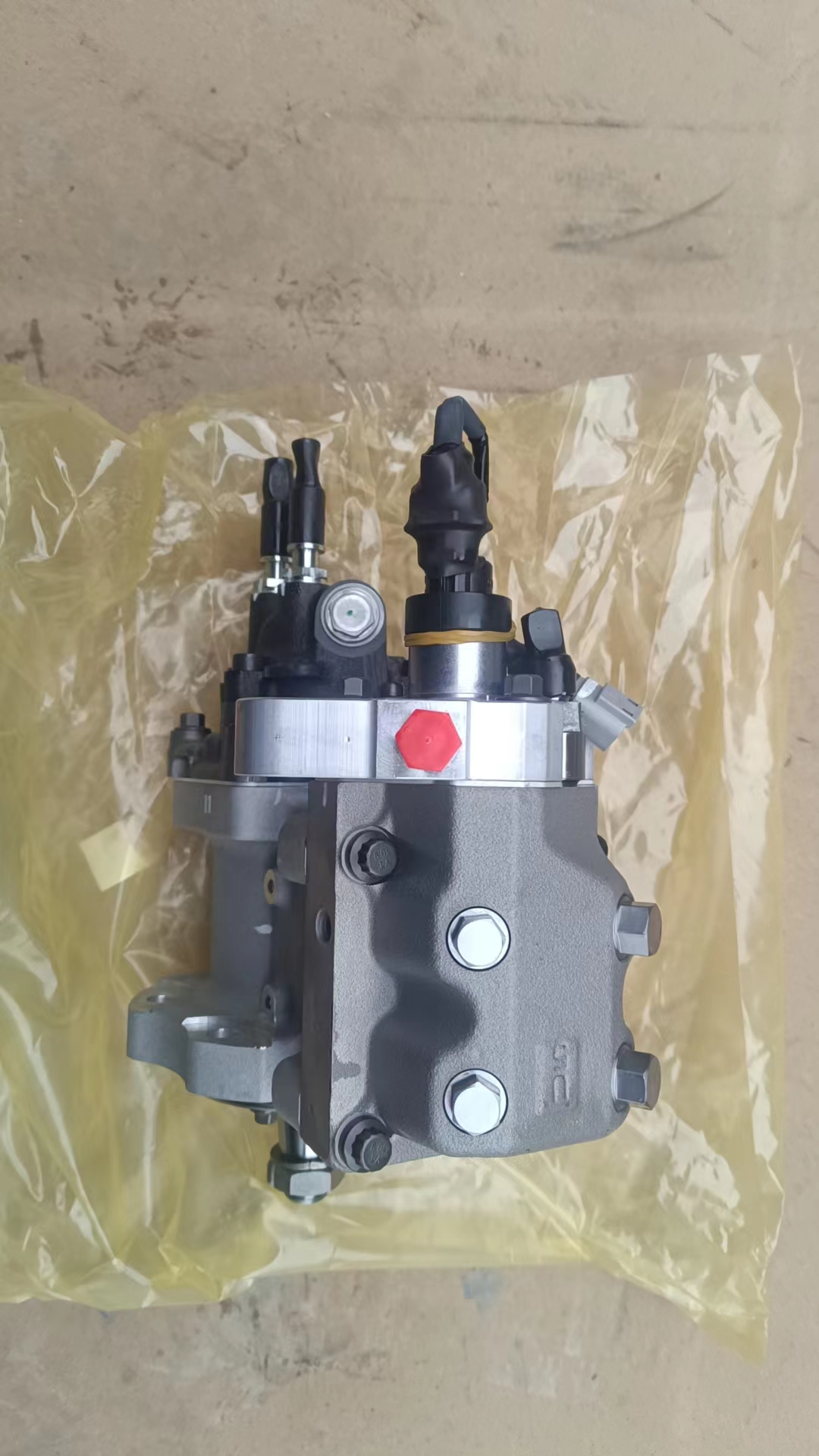 Liugong part C5594766 Cummins fuel pump