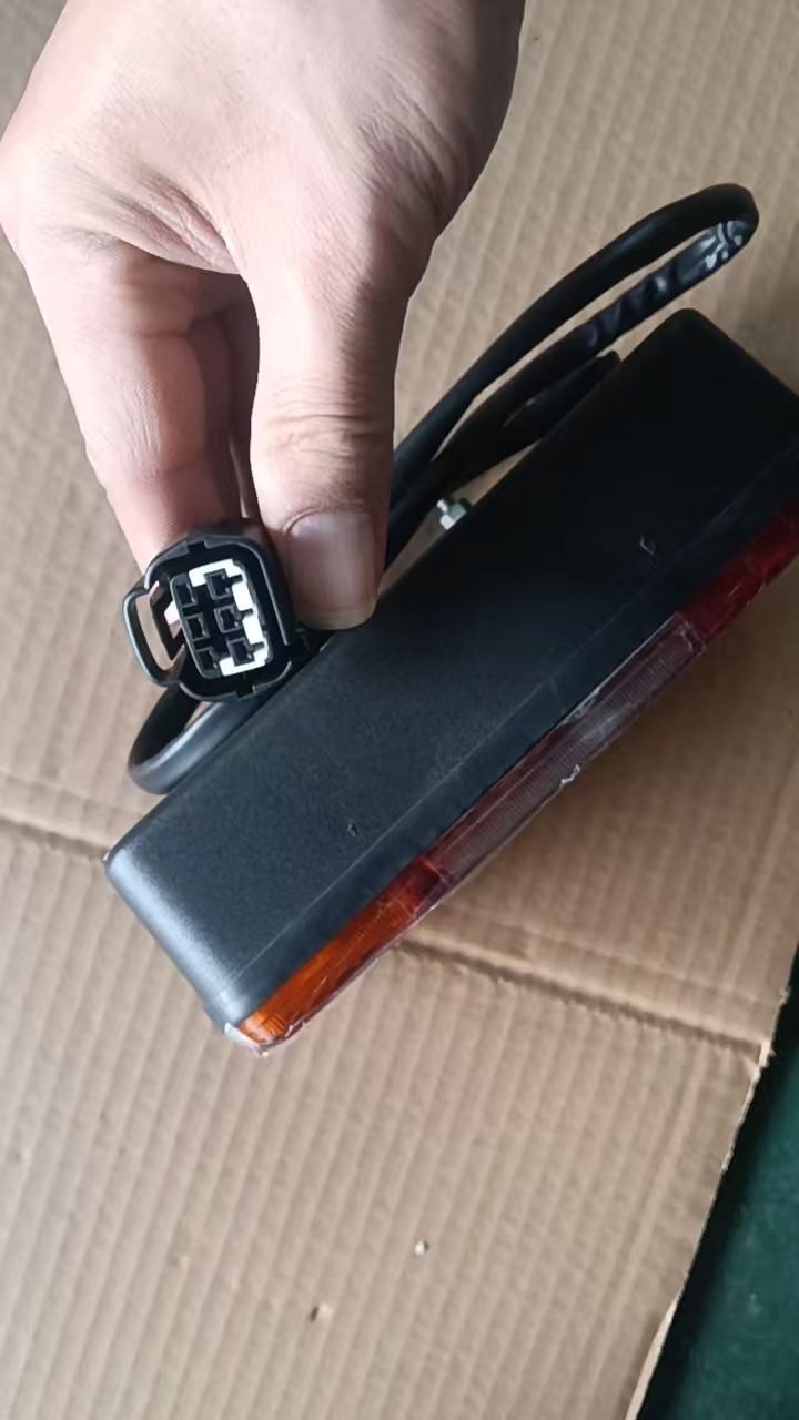 LIUGONG 32B0841 REAR COMBINATION LINGT